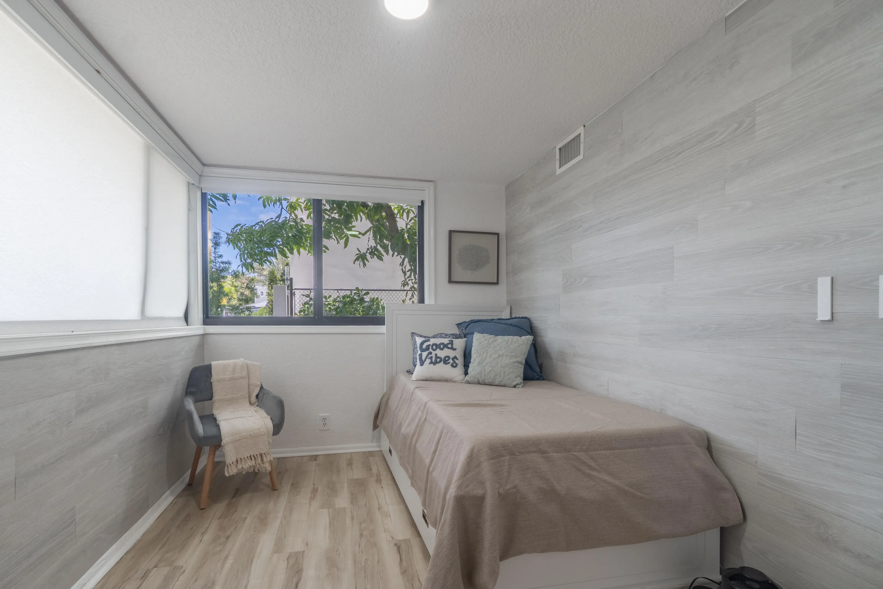 2878 NE 26St-34