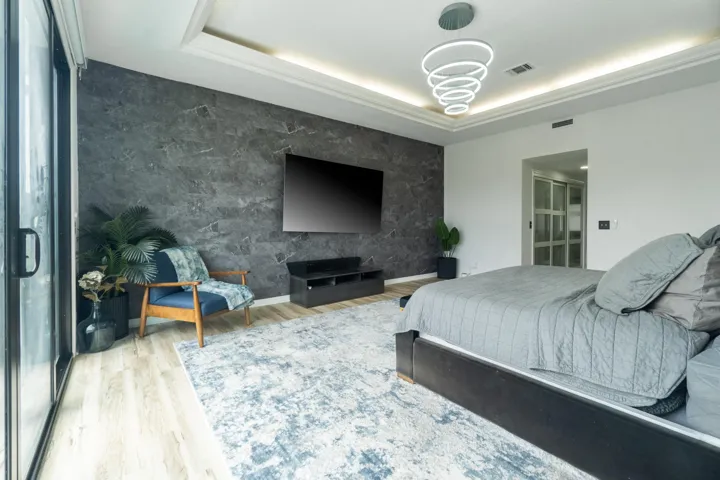 2878 NE 26St-26