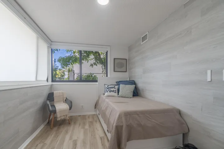 2878 NE 26St-34