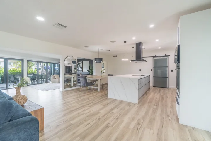 2878 NE 26St-11