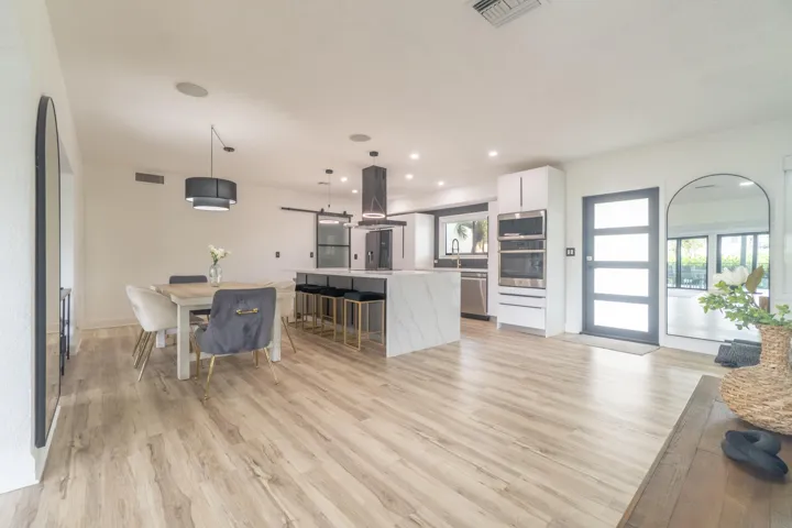 2878 NE 26St-8