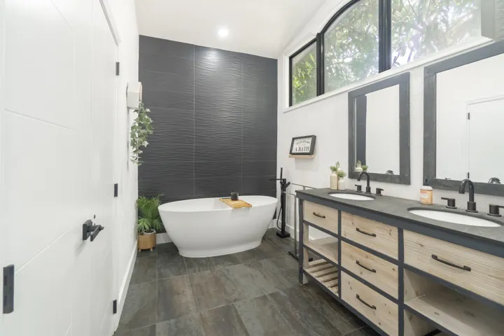 2878 NE 26St-30