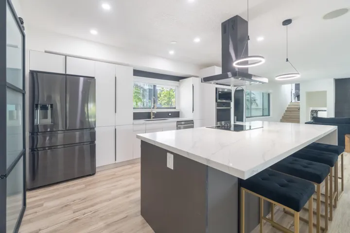 2878 NE 26St-14