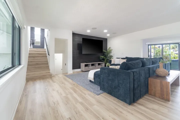 2878 NE 26St-17