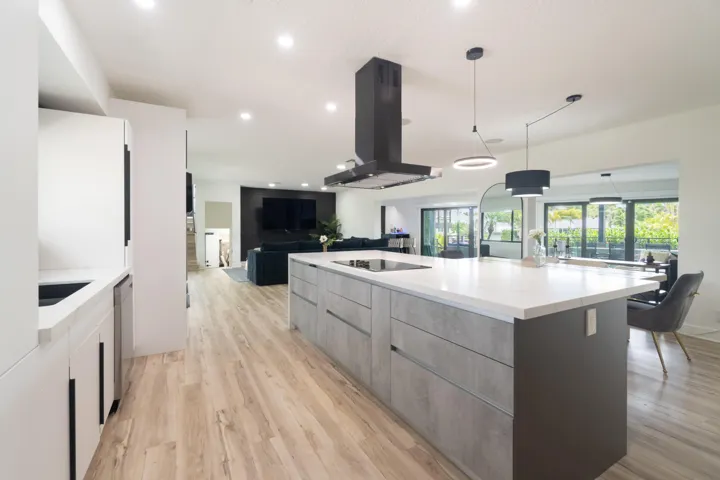 2878 NE 26St-16
