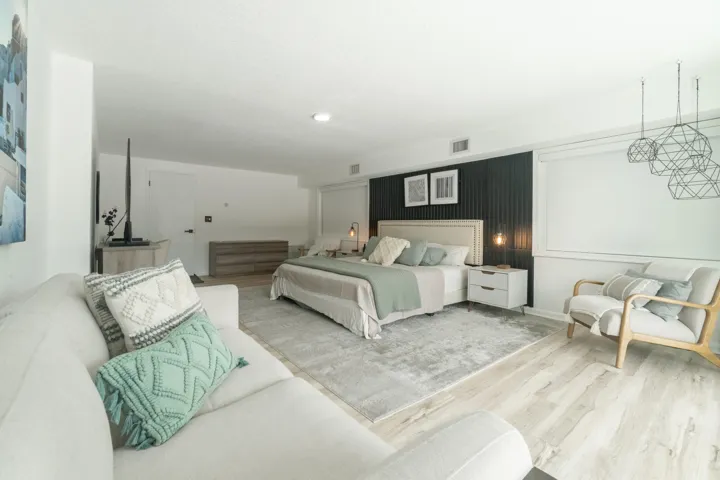 2878 NE 26St-40