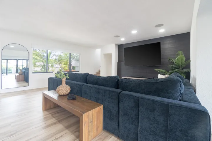 2878 NE 26St-19
