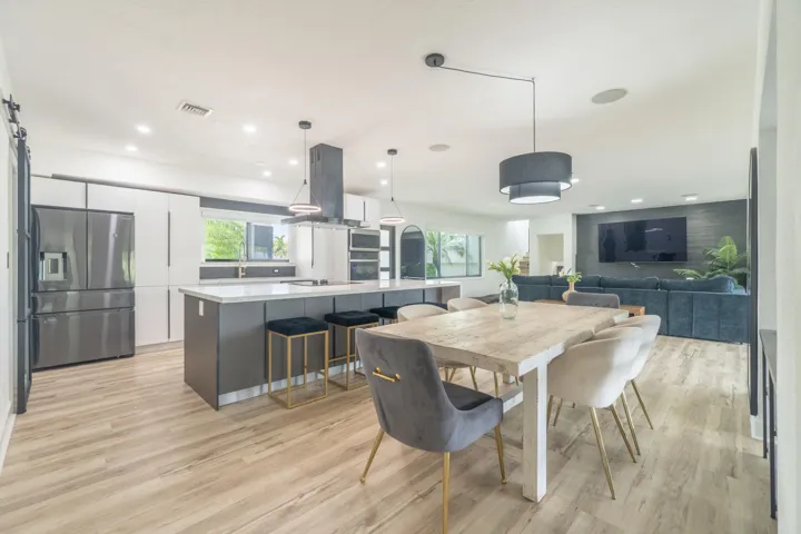 2878 NE 26St-13