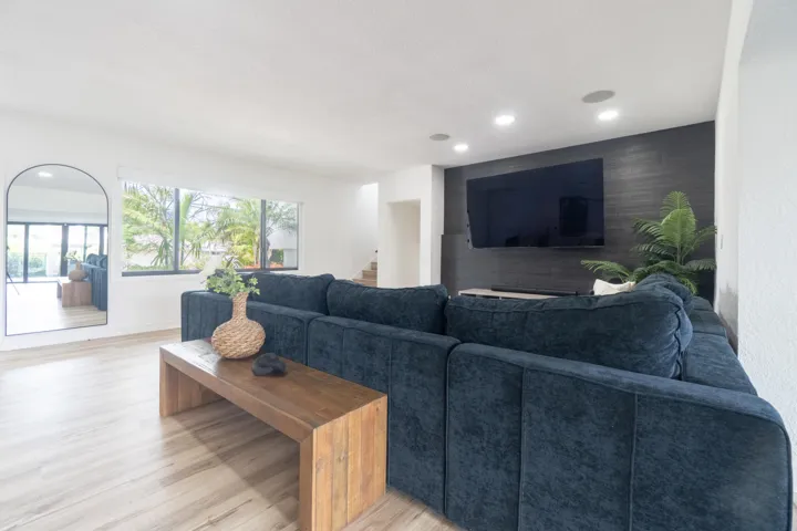 2878 NE 26St-20