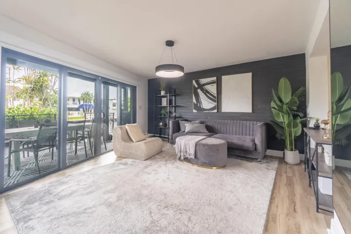 2878 NE 26St-3