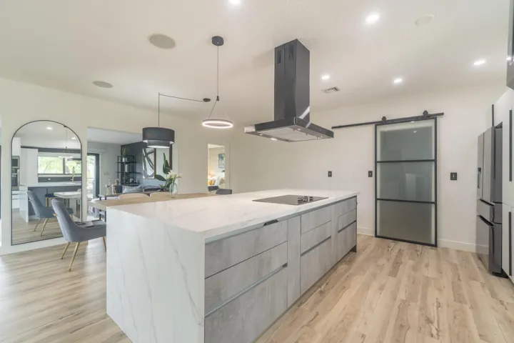 2878 NE 26St-10