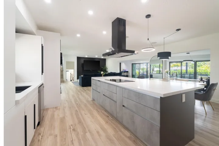 2878 NE 26St-15