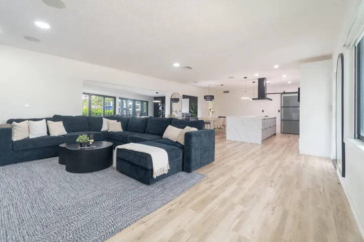 2878 NE 26St-21