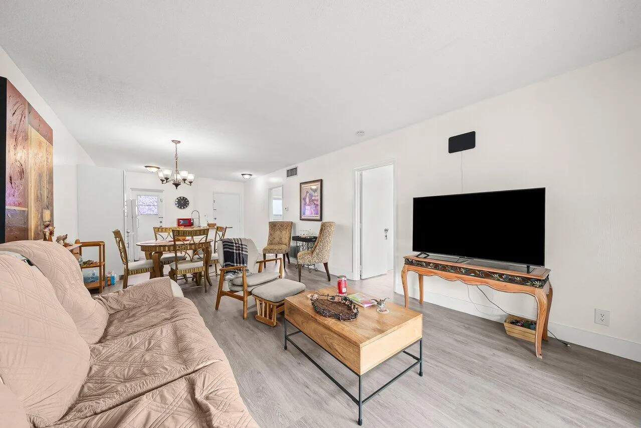 011-1117LakeTerrace-F207-BoyntonBeach-FL