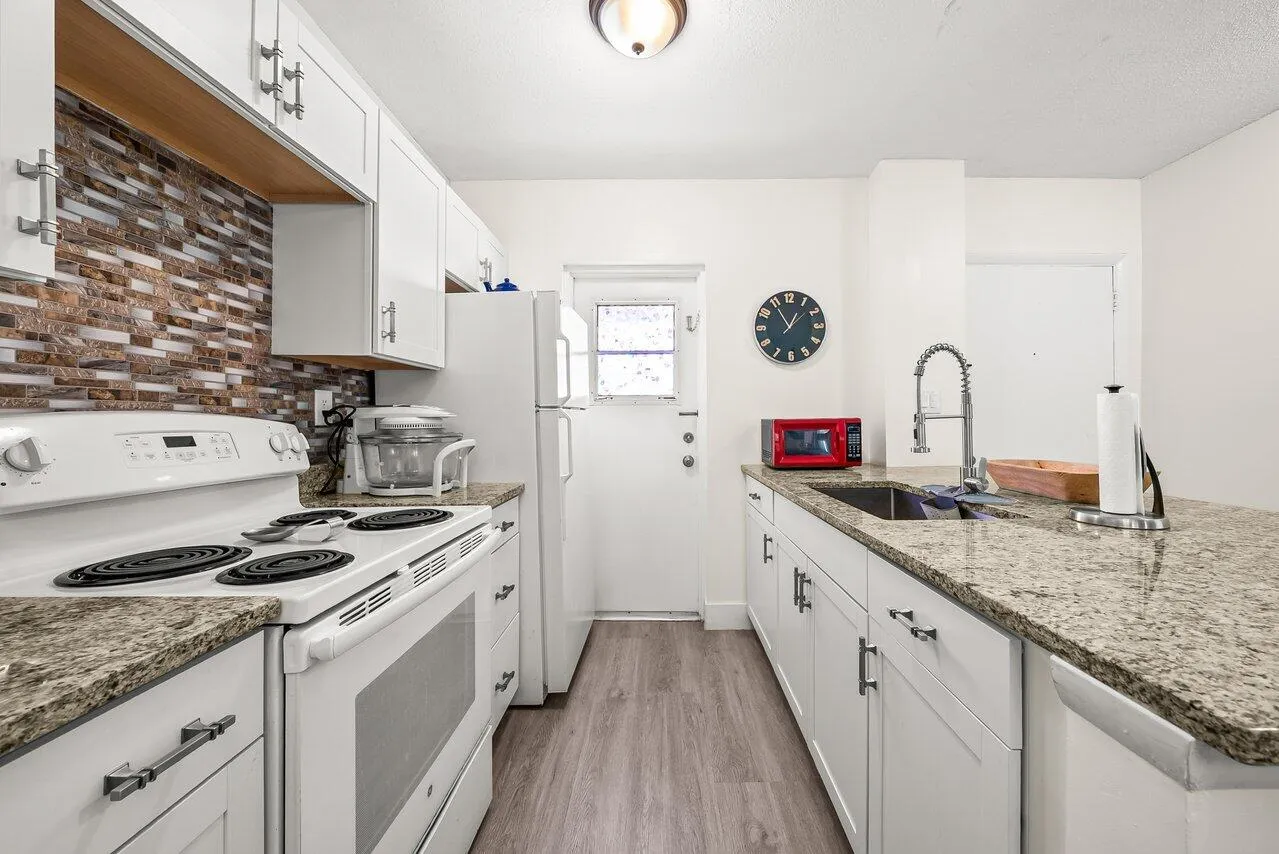 007-1117LakeTerrace-F207-BoyntonBeach-FL