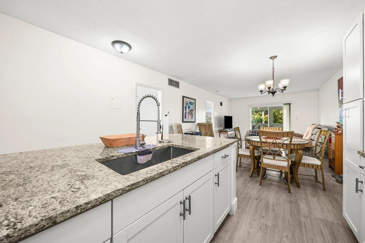 008-1117LakeTerrace-F207-BoyntonBeach-FL
