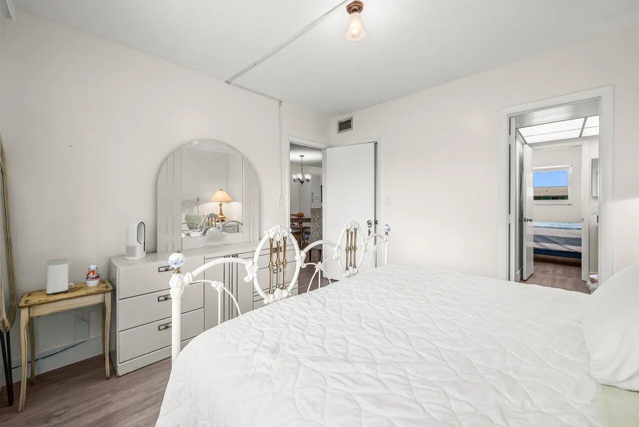 014-1117LakeTerrace-F207-BoyntonBeach-FL