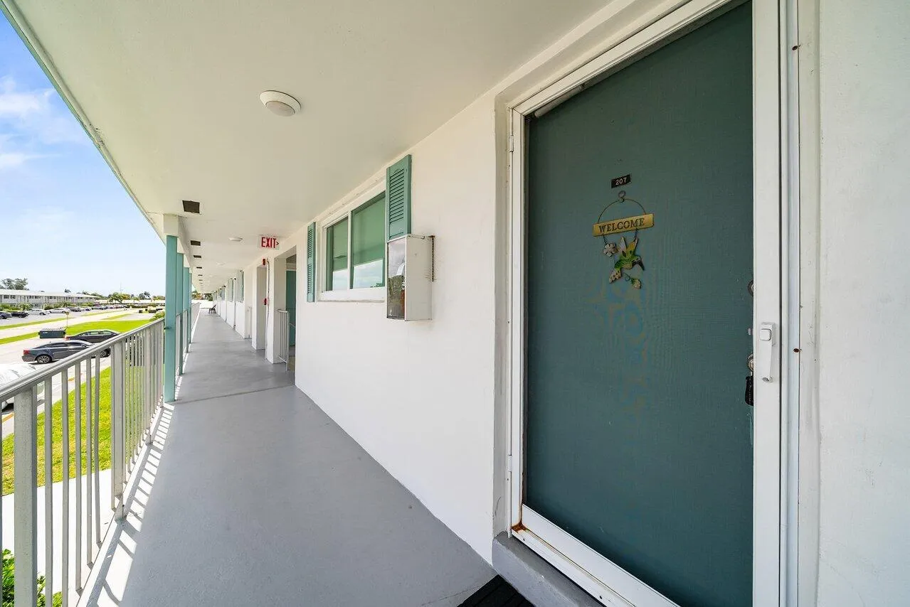 003-1117LakeTerrace-F207-BoyntonBeach-FL