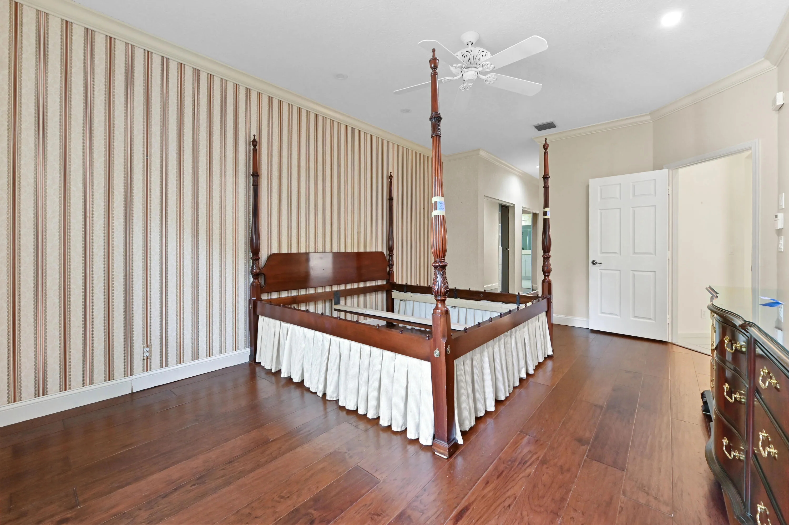 29 Bedroom 02