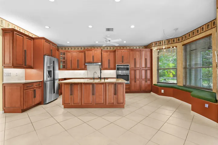 24 Kitchen 01