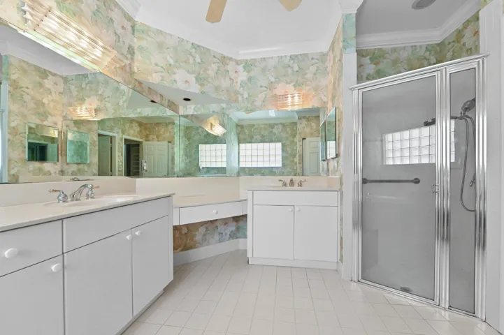 33 Bathroom 02