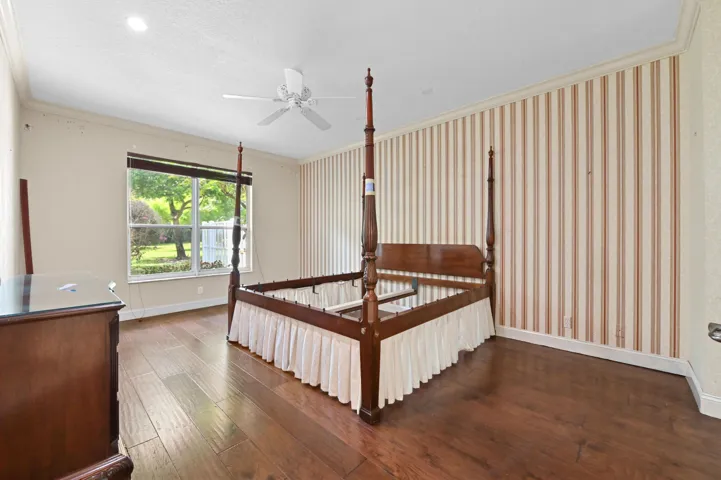 28 Bedroom 01