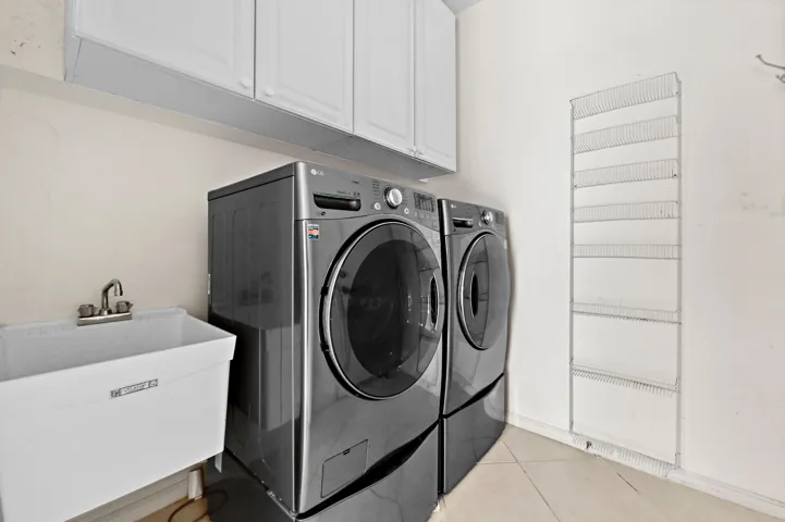 08 Laundry room 01