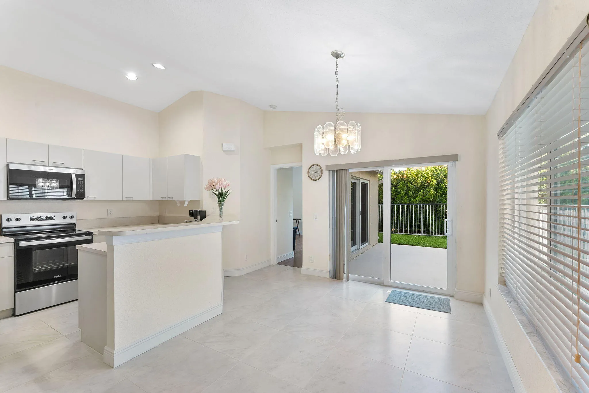 Dining & Kitchen Area