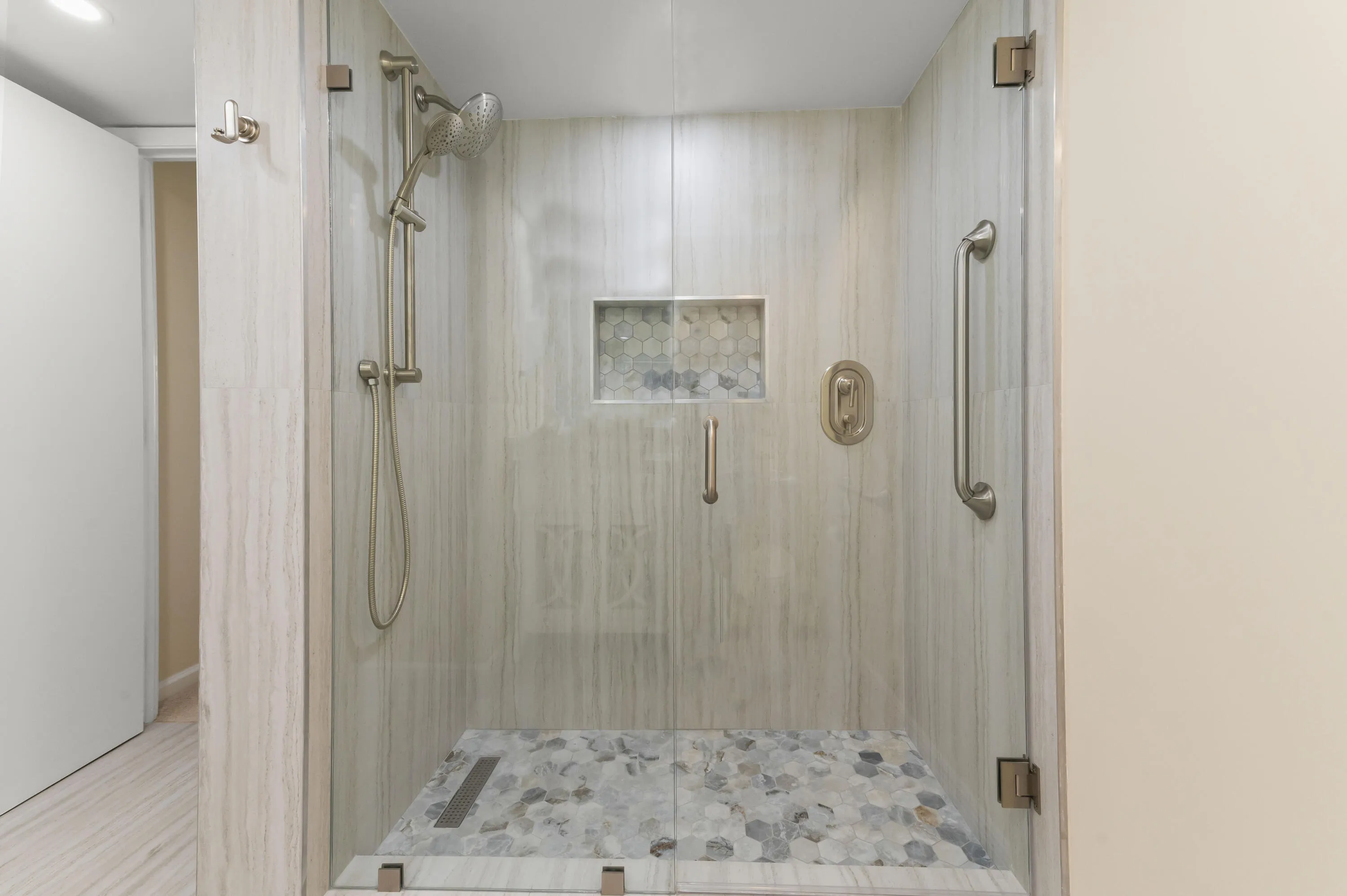 29 Bathroom 02