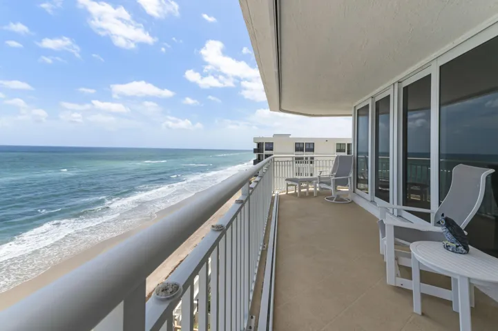 36 Balcony 01