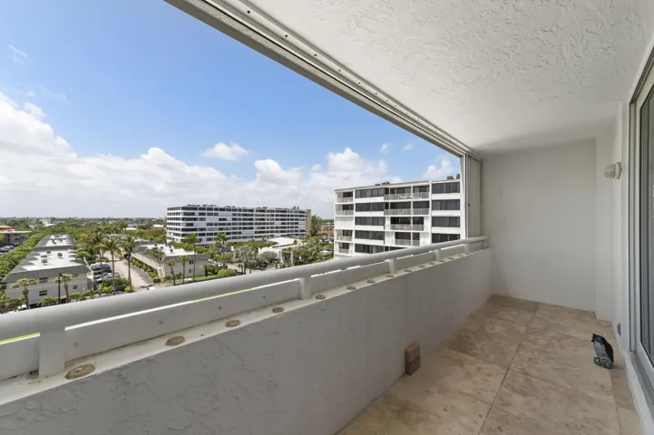 32 Bedroom Balcony 01