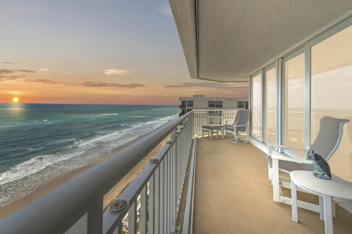 36 Balcony 01_TW