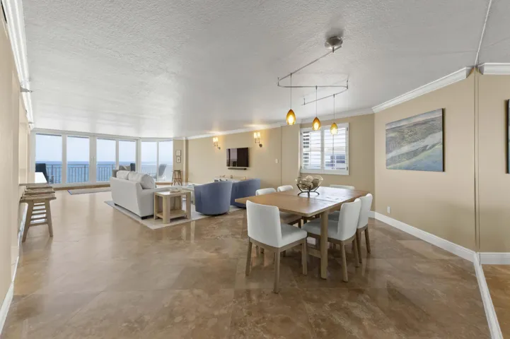 07 Dining Room 01