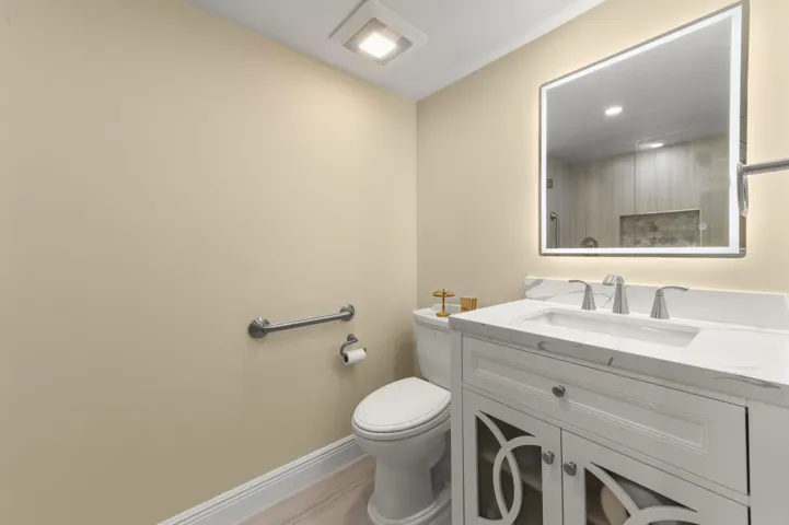 28 Bathroom 01