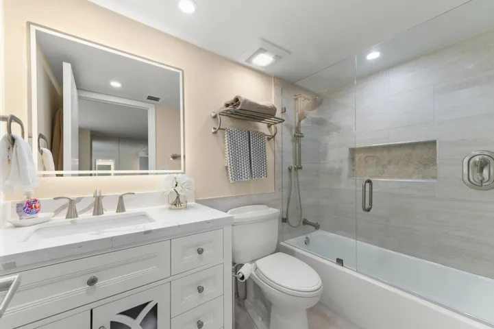 22 Bathroom 01