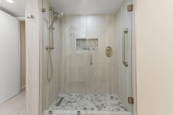 29 Bathroom 02
