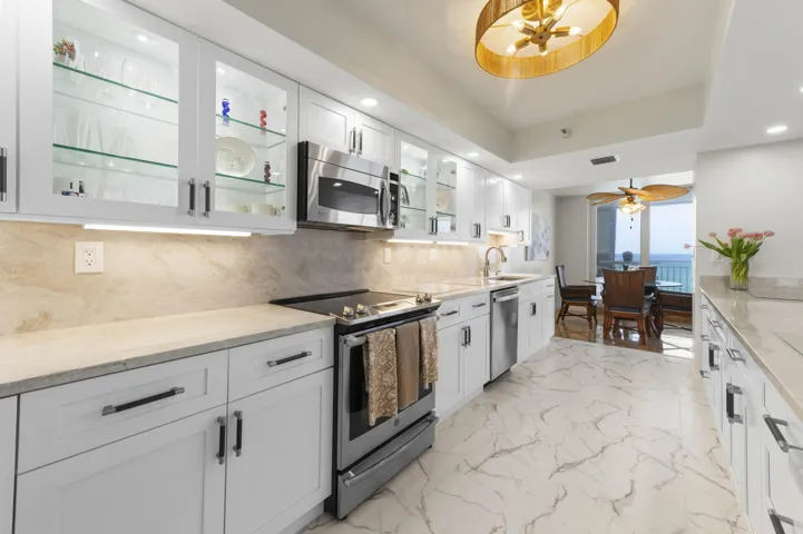 16 Kitchen 02
