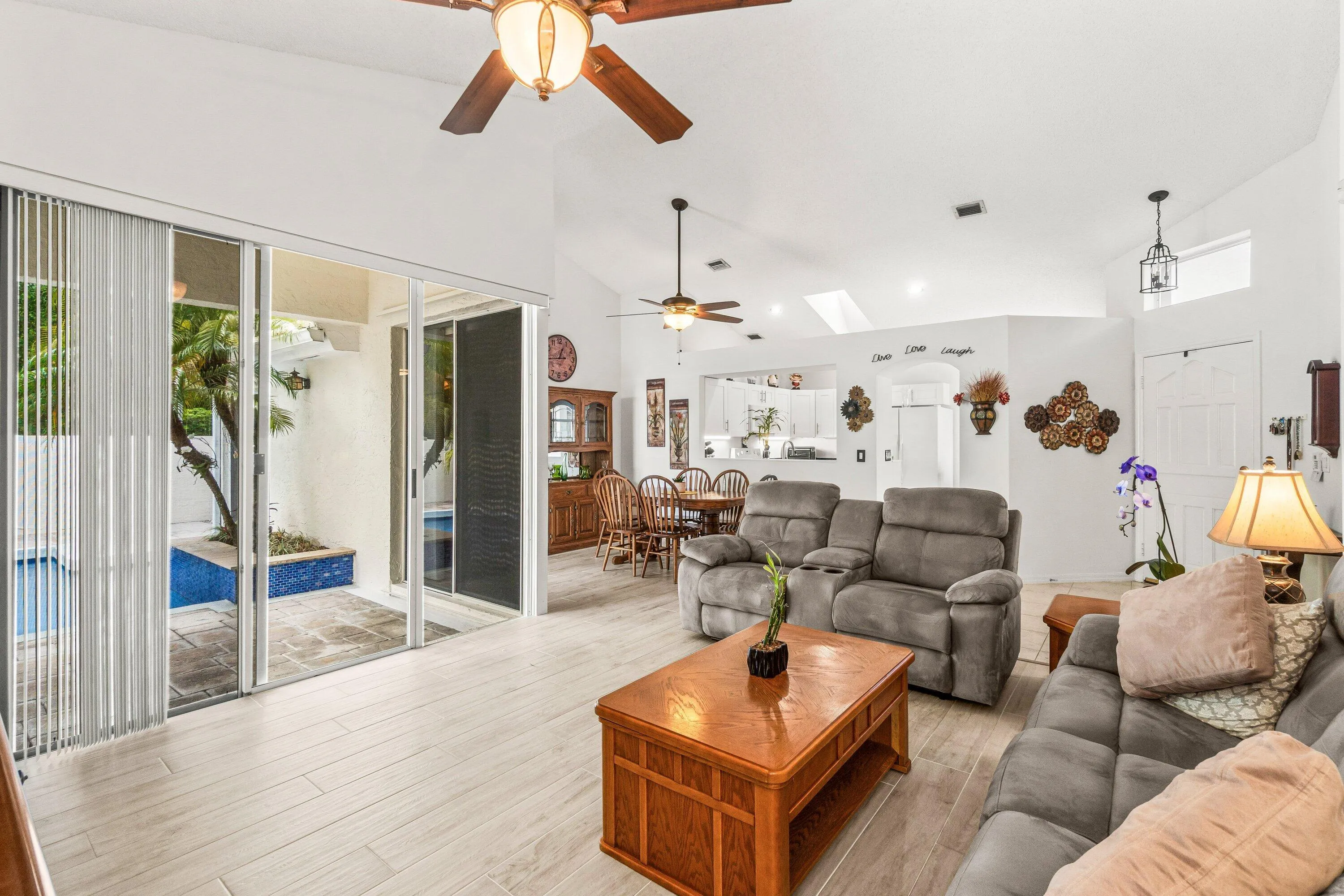 009-25WyndhamLane-PalmBeachGardens-FL-33