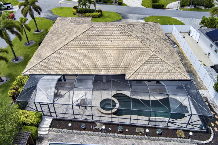 Exterior Ariel