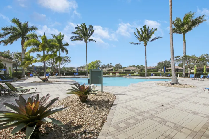 Island Club Pool
