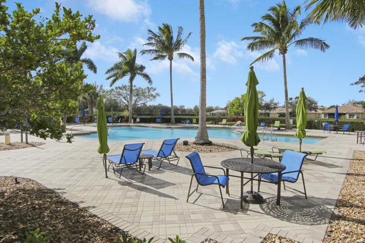 Island Club Pool II
