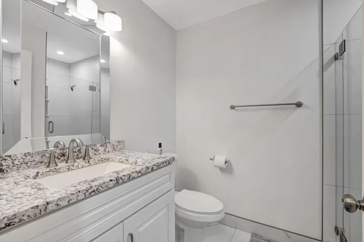 Guess Full bathroom