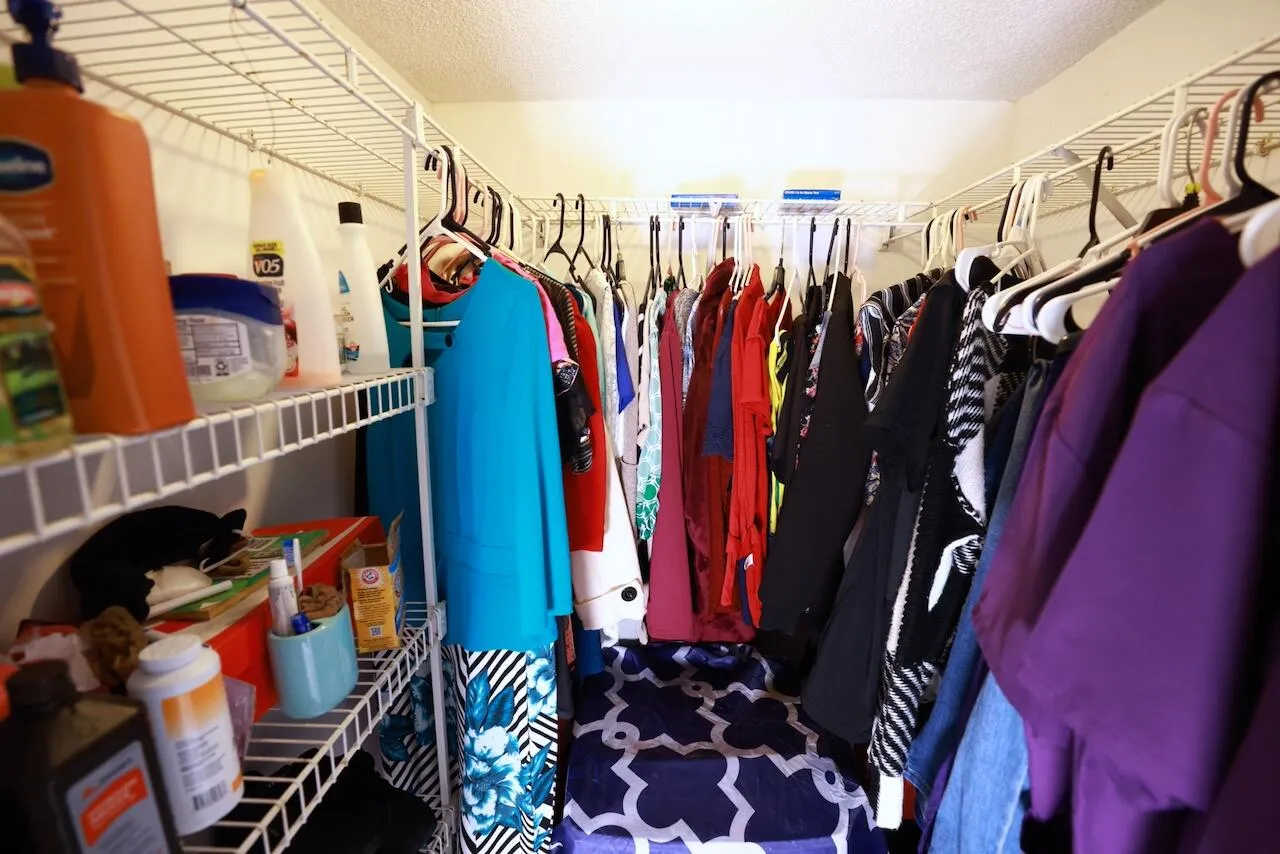 CLOSET