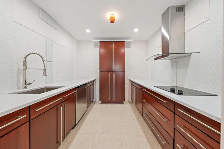 1516 S Lakeside Dr-3