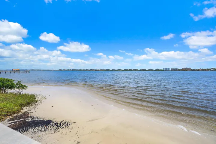 1516 S Lakeside Dr-14
