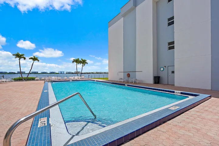 1516 S Lakeside Dr-12