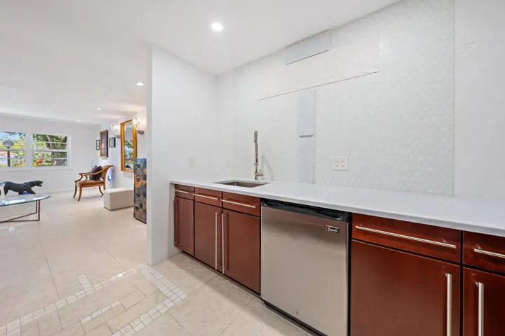 1516 S Lakeside Dr-4