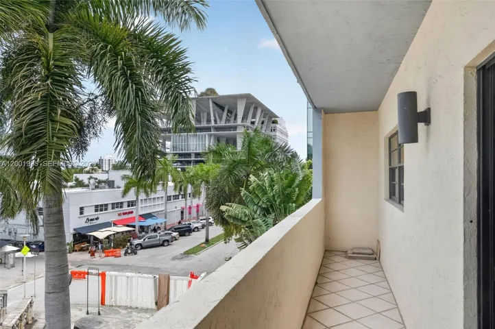 Covered balcony overlooking Lincoln Road