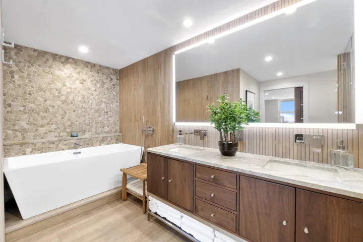 Spacious bathroom