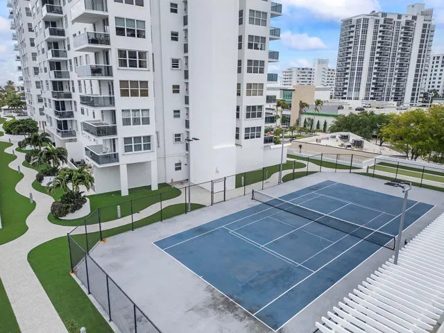 tennis/pickleball court